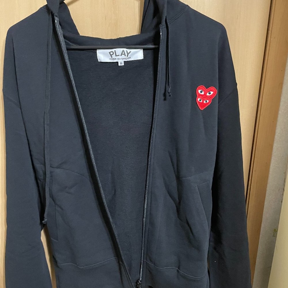 COMME DES GARCONS PLAY BLACK FULL ZIP HOODIE WITH DOUBLE RED HEART SIZE MEDIUM